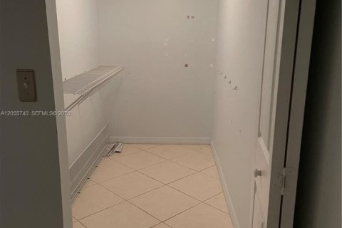 Copropriété à louer à Miami, Floride: 1 chambre, 64.2 m2 № 2172234 - photo 17