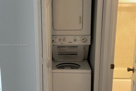 Copropriété à louer à Miami, Floride: 1 chambre, 64.2 m2 № 2172234 - photo 14