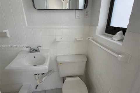 Villa ou maison à louer à Miami, Floride: 1 chambre, 51.1 m2 № 2386846 - photo 4