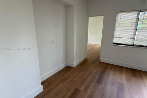 Villa ou maison à louer à Miami, Floride: 1 chambre, 51.1 m2 № 2386846 - photo 11