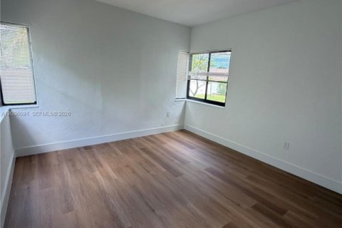 Villa ou maison à louer à Miami, Floride: 1 chambre, 51.1 m2 № 2386846 - photo 3