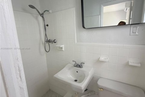 Villa ou maison à louer à Miami, Floride: 1 chambre, 51.1 m2 № 2386846 - photo 5