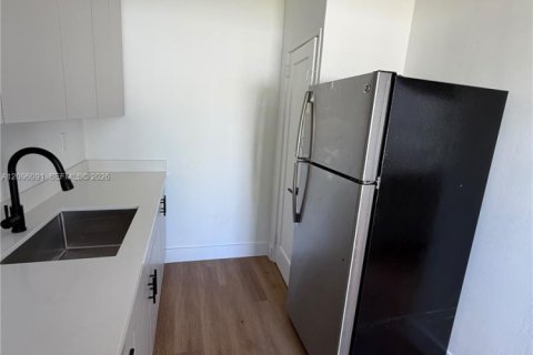 Villa ou maison à louer à Miami, Floride: 1 chambre, 51.1 m2 № 2386846 - photo 9