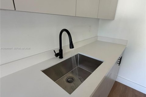 Villa ou maison à louer à Miami, Floride: 1 chambre, 51.1 m2 № 2386846 - photo 10