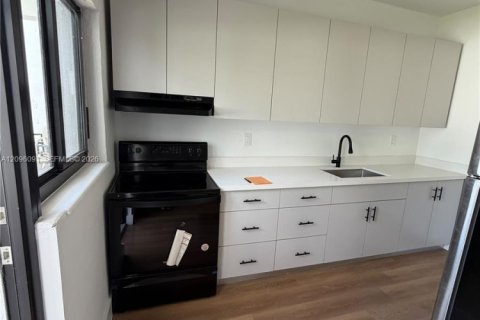 Villa ou maison à louer à Miami, Floride: 1 chambre, 51.1 m2 № 2386846 - photo 13
