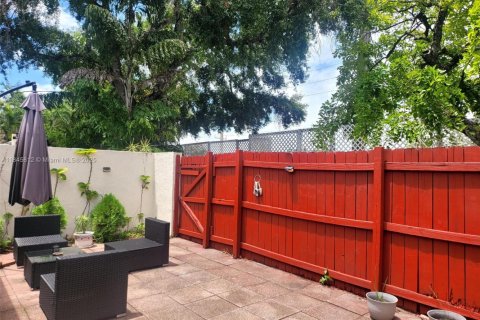 Villa ou maison à vendre à Oakland Park, Floride: 2 chambres, 91.32 m2 № 1844185 - photo 28