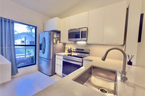 Villa ou maison à vendre à Oakland Park, Floride: 2 chambres, 91.32 m2 № 1844185 - photo 17