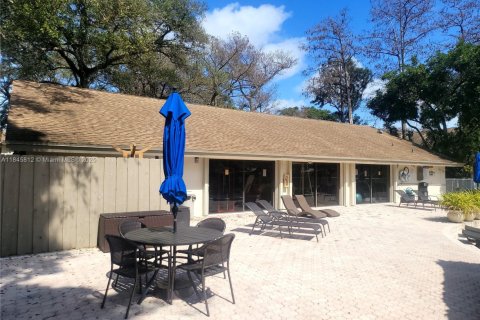 Villa ou maison à vendre à Oakland Park, Floride: 2 chambres, 91.32 m2 № 1844185 - photo 9