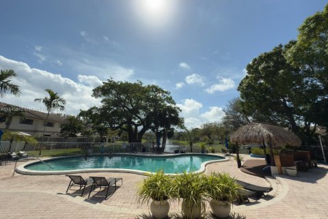 Villa ou maison à vendre à Oakland Park, Floride: 2 chambres, 91.32 m2 № 1844185 - photo 10