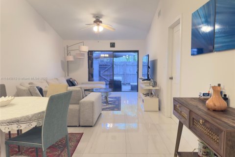 Villa ou maison à vendre à Oakland Park, Floride: 2 chambres, 91.32 m2 № 1844185 - photo 13