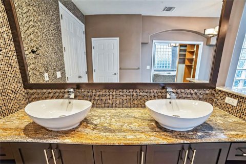 House in Orlando, Florida 4 bedrooms, 310.76 sq.m. № 1524220 - photo 25