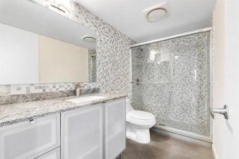 Condominio en venta en Lauderdale-by-the-Sea, Florida, 2 dormitorios, 176.51 m2 № 2193416 - foto 18