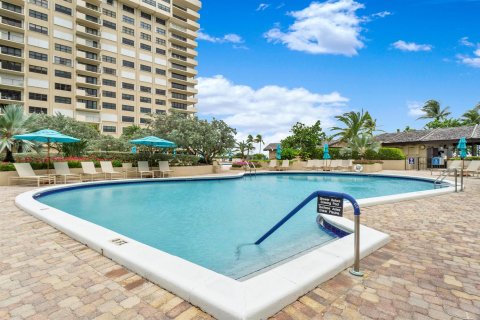 Condominio en venta en Lauderdale-by-the-Sea, Florida, 2 dormitorios, 176.51 m2 № 2193416 - foto 29
