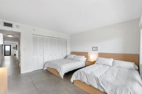 Condominio en venta en Lauderdale-by-the-Sea, Florida, 2 dormitorios, 176.51 m2 № 2193416 - foto 20
