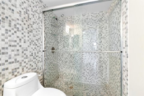 Condominio en venta en Lauderdale-by-the-Sea, Florida, 2 dormitorios, 176.51 m2 № 2193416 - foto 17