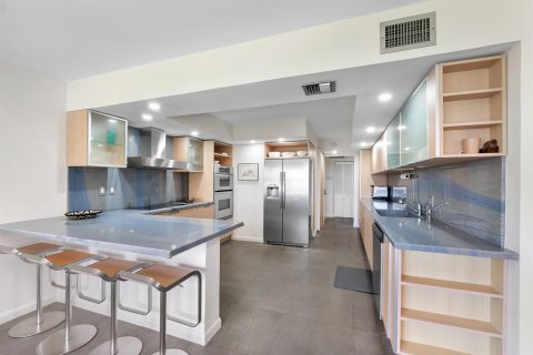 Condominio en venta en Lauderdale-by-the-Sea, Florida, 2 dormitorios, 176.51 m2 № 2193416 - foto 14