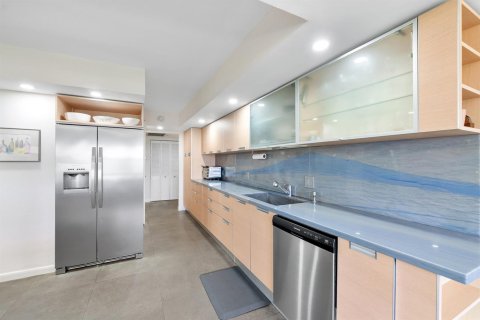 Condominio en venta en Lauderdale-by-the-Sea, Florida, 2 dormitorios, 176.51 m2 № 2193416 - foto 16
