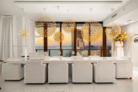 Condominio en venta en Sunny Isles Beach, Florida, 4 dormitorios, 463.77 m2 № 2032900 - foto 8