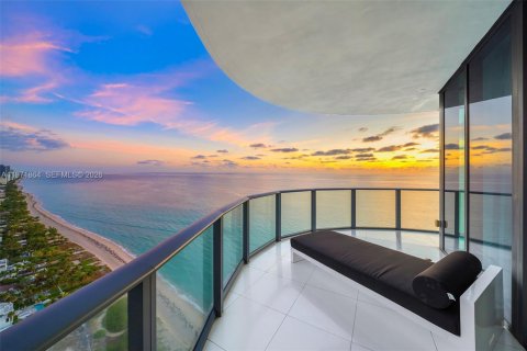 Condominio en venta en Sunny Isles Beach, Florida, 4 dormitorios, 463.77 m2 № 2032900 - foto 29