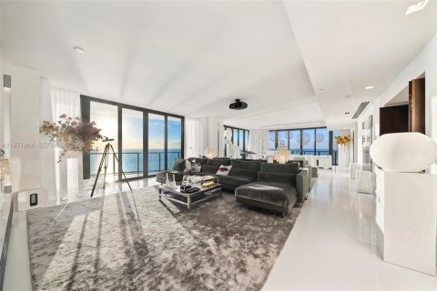 Condominio en venta en Sunny Isles Beach, Florida, 4 dormitorios, 463.77 m2 № 2032900 - foto 16