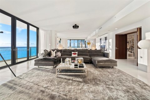 Condominio en venta en Sunny Isles Beach, Florida, 4 dormitorios, 463.77 m2 № 2032900 - foto 17