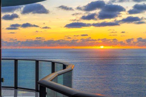Condominio en venta en Sunny Isles Beach, Florida, 4 dormitorios, 463.77 m2 № 2032900 - foto 6