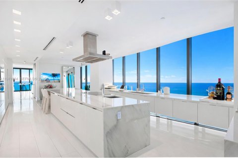 Condominio en venta en Sunny Isles Beach, Florida, 4 dormitorios, 463.77 m2 № 2032900 - foto 19