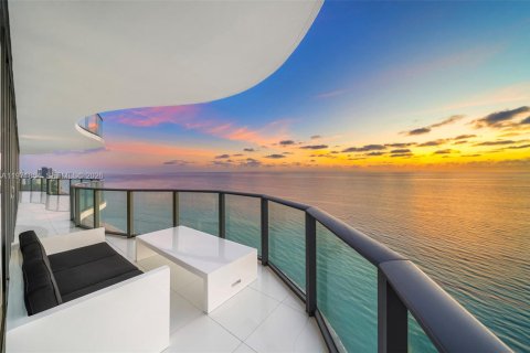 Condominio en venta en Sunny Isles Beach, Florida, 4 dormitorios, 463.77 m2 № 2032900 - foto 28