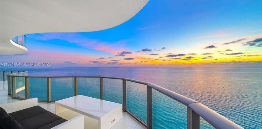 Condominio en Sunny Isles Beach, Florida, 4 dormitorios № 2032900