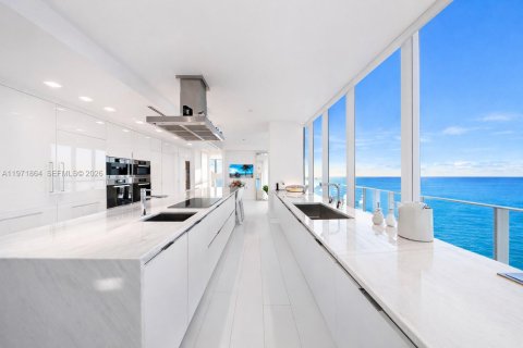 Condominio en venta en Sunny Isles Beach, Florida, 4 dormitorios, 463.77 m2 № 2032900 - foto 20