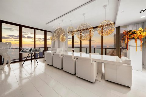 Condominio en venta en Sunny Isles Beach, Florida, 4 dormitorios, 463.77 m2 № 2032900 - foto 10