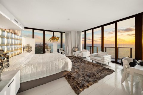 Condominio en venta en Sunny Isles Beach, Florida, 4 dormitorios, 463.77 m2 № 2032900 - foto 30