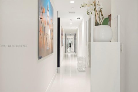 Condominio en venta en Sunny Isles Beach, Florida, 4 dormitorios, 463.77 m2 № 2032900 - foto 27