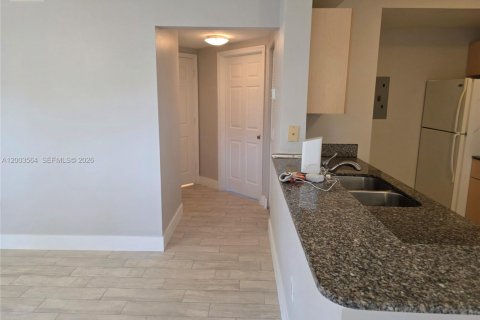 Condo in Miramar, Florida, 2 bedrooms  № 2069141 - photo 11