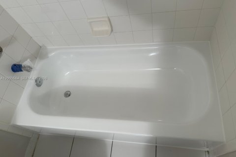 Condo in Miramar, Florida, 2 bedrooms  № 2069141 - photo 21