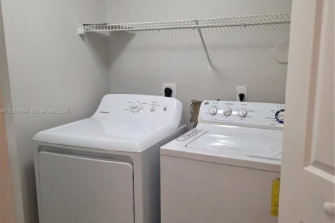 Condo in Miramar, Florida, 2 bedrooms  № 2069141 - photo 14