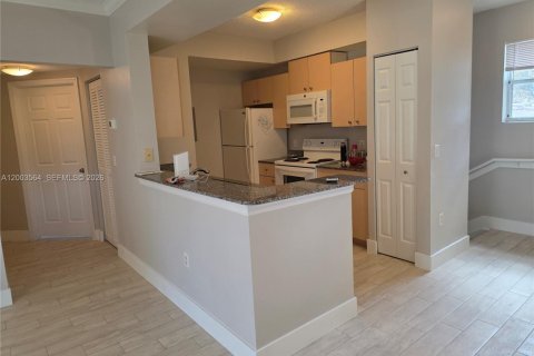 Condo in Miramar, Florida, 2 bedrooms  № 2069141 - photo 9