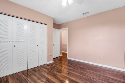 Villa ou maison à vendre à Pembroke Pines, Floride: 4 chambres, 196.4 m2 № 2182623 - photo 23