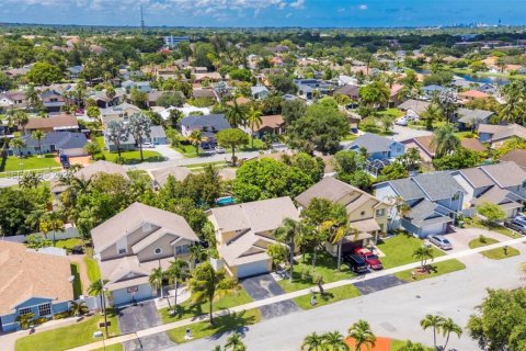 Villa ou maison à vendre à Pembroke Pines, Floride: 4 chambres, 196.4 m2 № 2182623 - photo 27