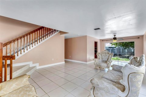 Villa ou maison à vendre à Pembroke Pines, Floride: 4 chambres, 196.4 m2 № 2182623 - photo 8