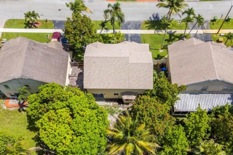 Villa ou maison à vendre à Pembroke Pines, Floride: 4 chambres, 196.4 m2 № 2182623 - photo 28