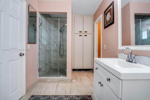 Villa ou maison à vendre à Pembroke Pines, Floride: 4 chambres, 196.4 m2 № 2182623 - photo 21