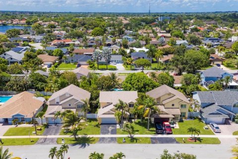 Villa ou maison à vendre à Pembroke Pines, Floride: 4 chambres, 196.4 m2 № 2182623 - photo 26