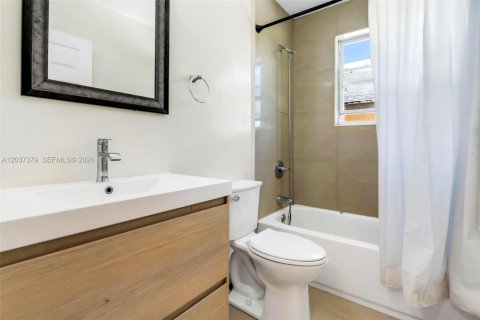 Villa ou maison à vendre à Pembroke Pines, Floride: 4 chambres, 196.4 m2 № 2182623 - photo 24