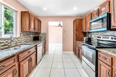 Villa ou maison à vendre à Pembroke Pines, Floride: 4 chambres, 196.4 m2 № 2182623 - photo 14