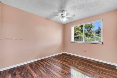 Villa ou maison à vendre à Pembroke Pines, Floride: 4 chambres, 196.4 m2 № 2182623 - photo 22