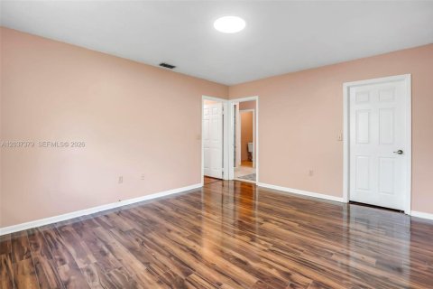 Villa ou maison à vendre à Pembroke Pines, Floride: 4 chambres, 196.4 m2 № 2182623 - photo 18
