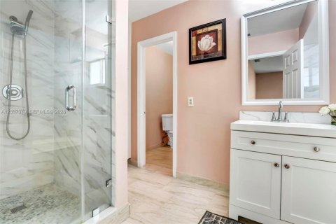 Villa ou maison à vendre à Pembroke Pines, Floride: 4 chambres, 196.4 m2 № 2182623 - photo 19