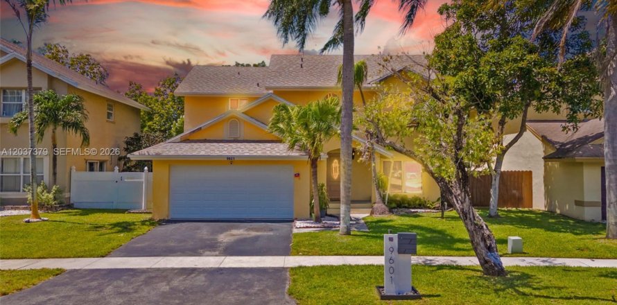 Villa ou maison à Pembroke Pines, Floride 4 chambres, 196.4 m2 № 2182623