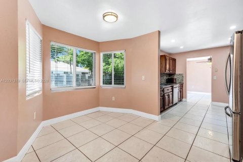 Villa ou maison à vendre à Pembroke Pines, Floride: 4 chambres, 196.4 m2 № 2182623 - photo 12